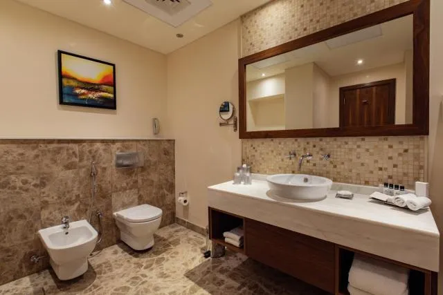  Elite Byblos Hotel - picture  : Shower,Toilet,Bathroom,Night,Bathroom,bidet,towels,Property 