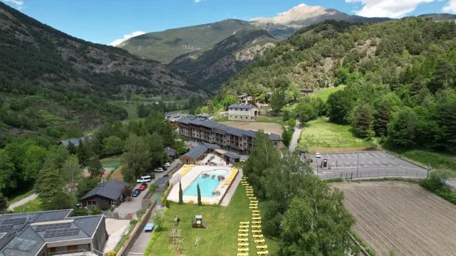  Apartaments Giberga - picture  : Property building,Bird's eye view,Natural landscape,Bird's eye view,Swimming pool,sunbed,Property 