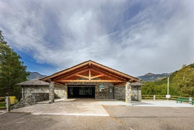  Apartaments Giberga - picture  : Day,Natural landscape,Mountain view,Parking,Property 