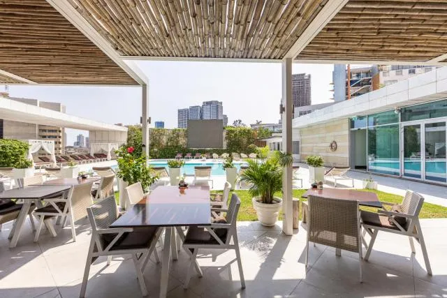  EPIC SANA Luanda Hotel - picture  : Toilet,Restaurant/places to eat,Property 