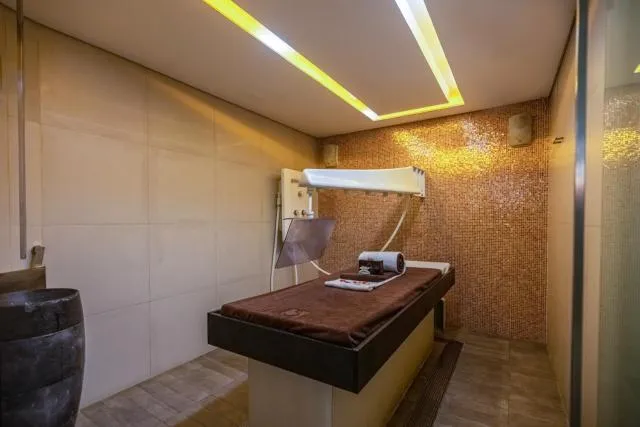  EPIC SANA Luanda Hotel - picture  : Bathroom,Spa and wellness centre/facilities,Property 