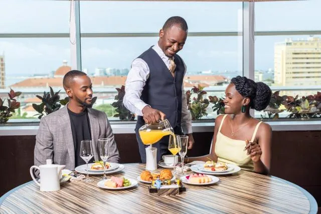  EPIC SANA Luanda Hotel - picture  : Breakfast,Property 