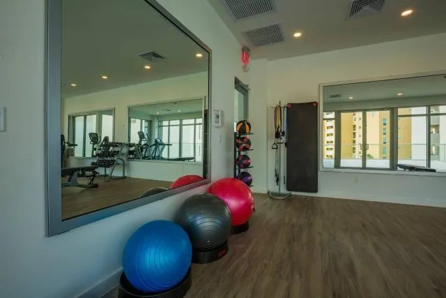  Stunning beachfront apartment with private jacuzzi - picture  : Fitness centre/facilities 