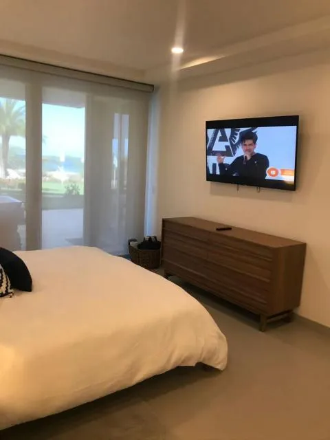  Stunning beachfront apartment with private jacuzzi - picture  : TV/entertainment centre 