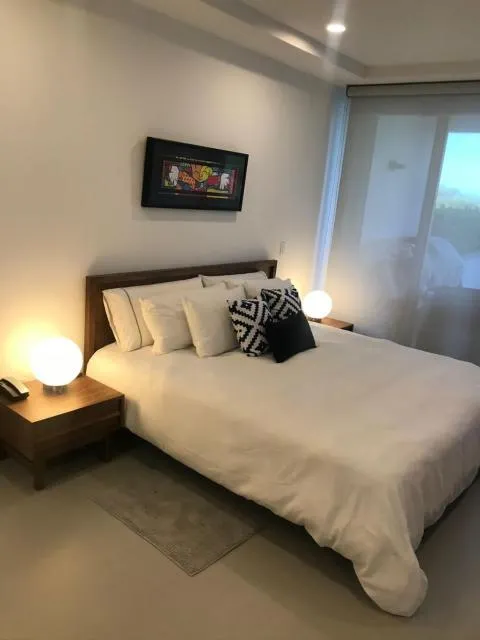  Stunning beachfront apartment with private jacuzzi - picture  : Bed 