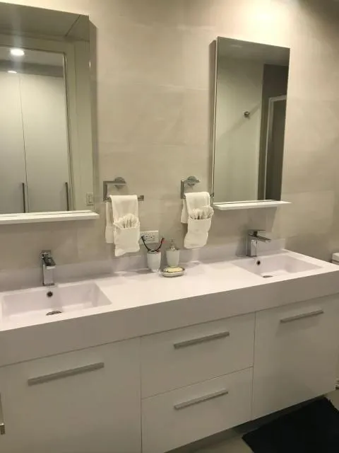  Stunning beachfront apartment with private jacuzzi - picture  : Bathroom 