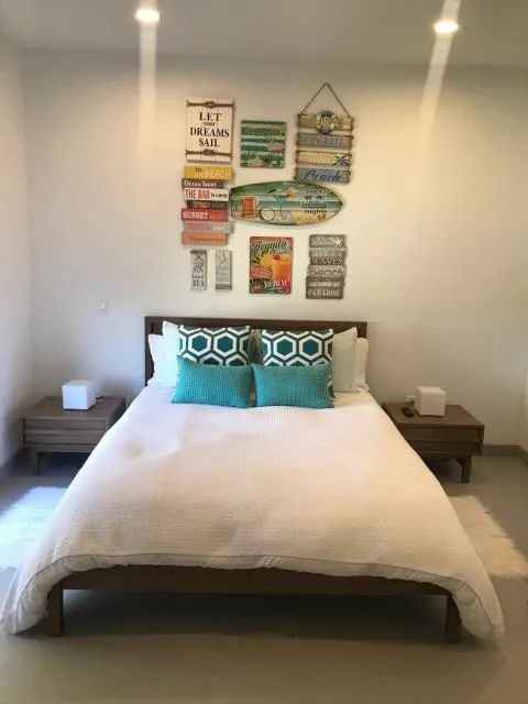  Stunning beachfront apartment with private jacuzzi - picture  : Bed 