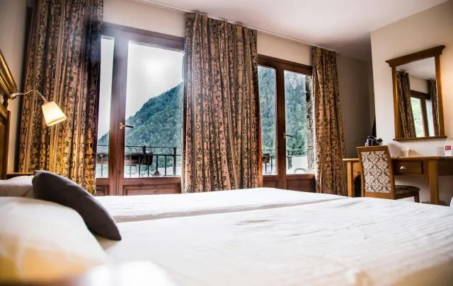  Hotel Xalet Verdú - picture  : Bed,Mountain view,Photo of the whole room,Room 