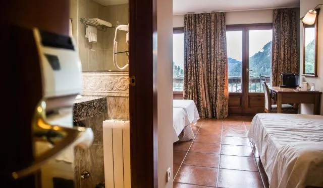  Hotel Xalet Verdú - picture  : Photo of the whole room,Room 