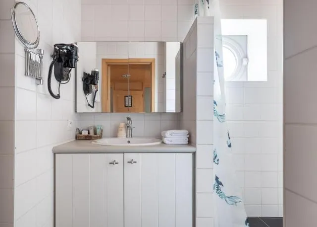  West Bay - picture  : Shower,Kitchen/kitchenette,Bathroom,Bathroom,Property 