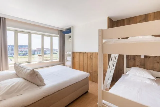  West Bay - picture  : Bed,Photo of the whole room,bunk bed,Room 