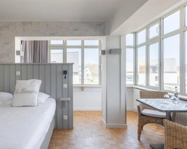  West Bay - picture  : Bed,View (from property/room),Photo of the whole room,Property,Room 