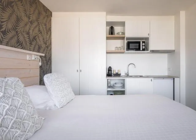  West Bay - picture  : Kitchen/kitchenette,Kitchen or kitchenette,Bedroom,Property 