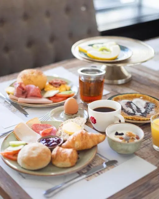  West Bay - picture  : Breakfast,Continental breakfast,Property 