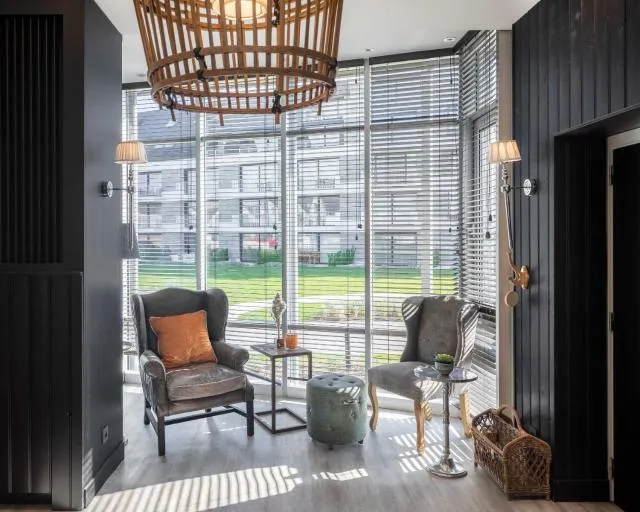  West Bay - picture  : Seating area,Day,Living room,Seating area,Property 