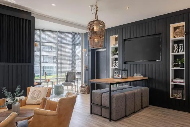  West Bay - picture  : Seating area,TV and multimedia,Living room,Seating area,Property 