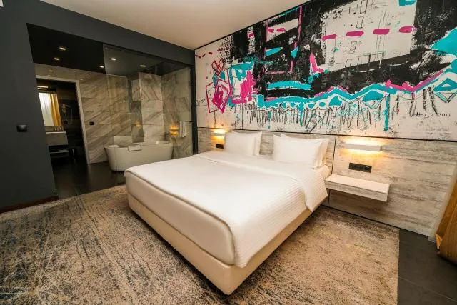  Messier 53 Hotel Yerevan - picture  : Bed,Photo of the whole room,Room 