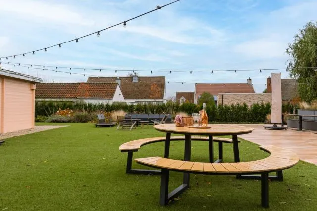  Modern and bohemian house with spacious garden - picture  : Garden 