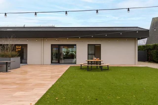  Modern and bohemian house with spacious garden - picture  : Property building 