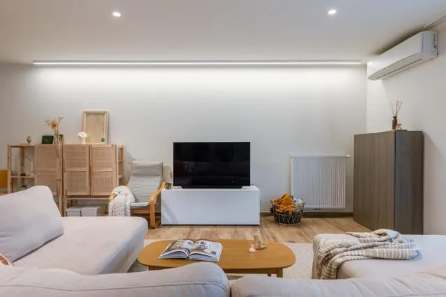  Modern and bohemian house with spacious garden - picture  : Seating area,TV/entertainment centre 