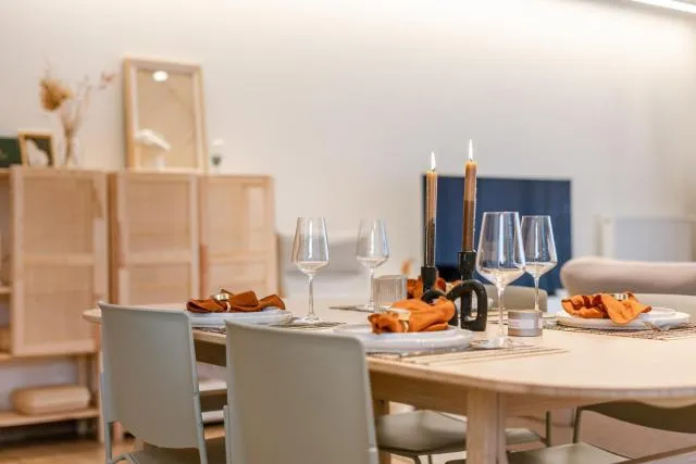  Modern and bohemian house with spacious garden - picture  : Toilet,Dining area 