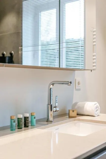  Modern and bohemian house with spacious garden - picture  : Kitchen/kitchenette,Bathroom 