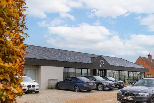  Modern and bohemian house with spacious garden - picture  : Property building 