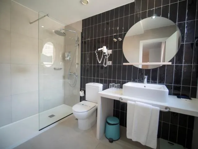  Hotel Roc Meler - picture  : Shower,Toilet,Bathroom,Bathroom,Property 