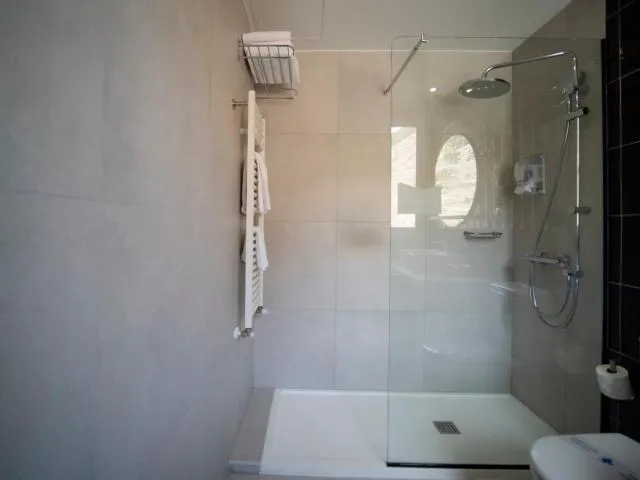  Hotel Roc Meler - picture  : Shower,Bathroom,Bathroom,Property 