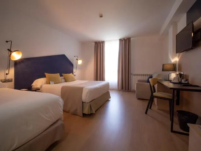  Hotel Roc Meler - picture  : Bed,TV and multimedia,Bedroom,hair dresser,Property,Room 