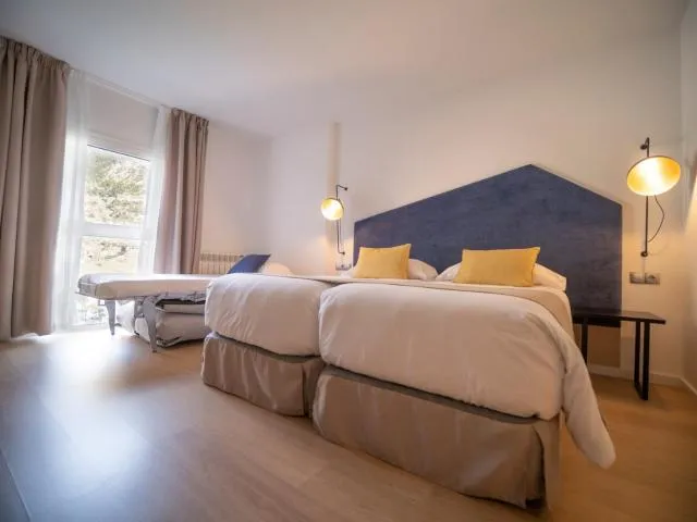  Hotel Roc Meler - picture  : Bed,Bed,Photo of the whole room,Bedroom,Property,Room 