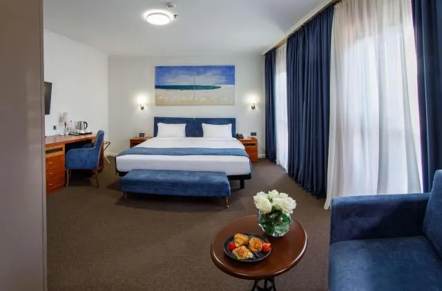  Best Western Plus Congress Hotel Yerevan - picture  : Bed,Bedroom,Property 