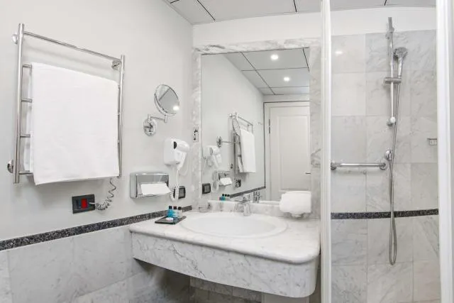  Best Western Plus Congress Hotel Yerevan - picture  : Bathroom,Bathroom,Property 