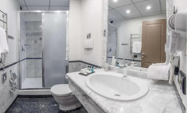  Best Western Plus Congress Hotel Yerevan - picture  : Bathroom,Bathroom,Property 