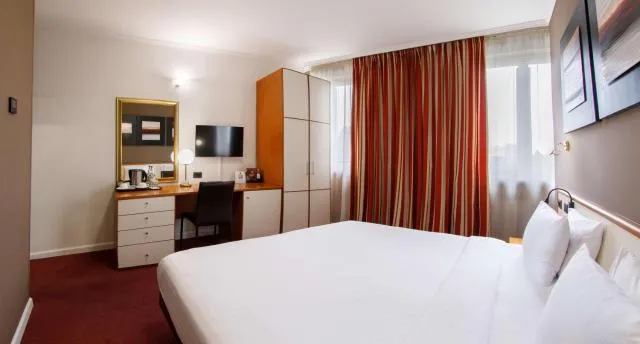  Best Western Plus Congress Hotel Yerevan - picture  : Bed,Bedroom,Property 