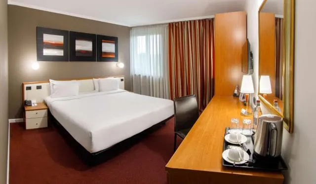  Best Western Plus Congress Hotel Yerevan - picture  : Bed,Bedroom,Property 