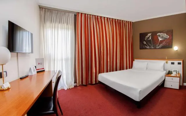  Best Western Plus Congress Hotel Yerevan - picture  : Bed,Bedroom,Property 