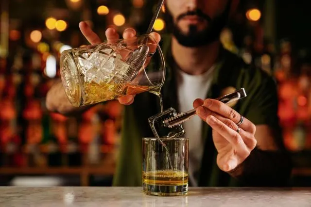  Radisson BLU Hotel Yerevan - picture  : Natural landscape,Lounge or bar,Property 