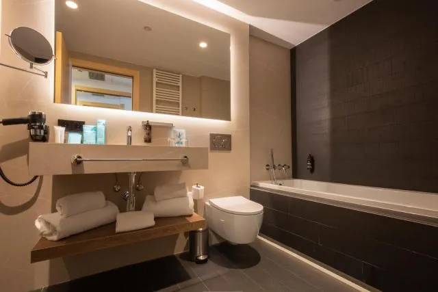  Yomo Centric - picture  : Bathroom,Bathroom,Property 