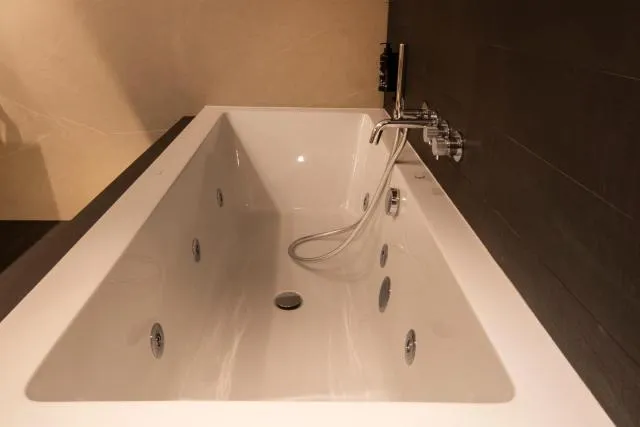  Yomo Centric - picture  : Bathroom,Bathroom,Property 