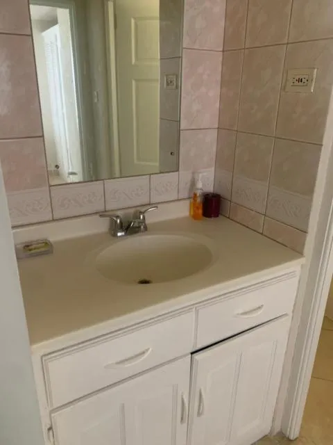  Seawinds Apartments - picture  : Bathroom,Bathroom,Property 