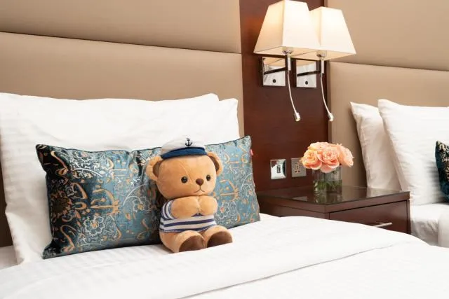  Golden Sands Hotel & Residences - picture  : Seating area,Bed,Bed,Room 