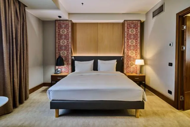  Radisson BLU Hotel Yerevan - picture  : Bed,Photo of the whole room,Room 