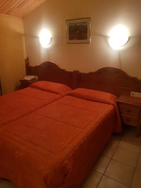 Hotel Sucara - picture  : Bed,Bedroom,Property 