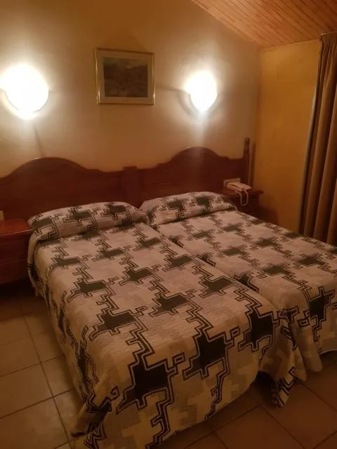  Hotel Sucara - picture  : Bed,Bedroom,Property 