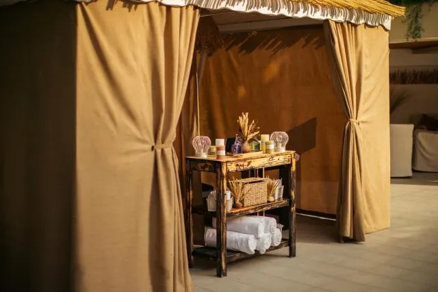  Best Western Plus Congress Hotel Yerevan - picture  : Swimming pool,Property 