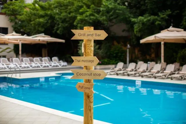  Best Western Plus Congress Hotel Yerevan - picture  : Swimming pool,Swimming pool,Property 