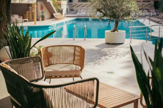  Best Western Plus Congress Hotel Yerevan - picture  : Swimming pool,Swimming pool,Property 