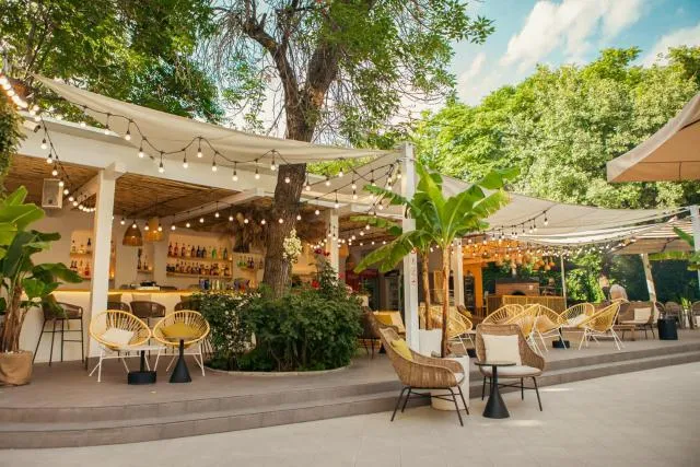  Best Western Plus Congress Hotel Yerevan - picture  : Swimming pool,Property 