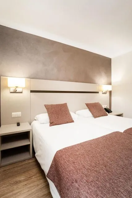  Hotel & Aparthotel Cosmos - picture  : Bed,Bed,Photo of the whole room,Bedroom,Property,Room 